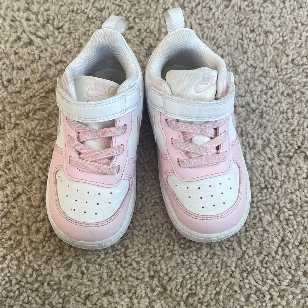 Nike Kids Sneakers in Pink and White